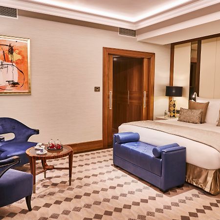 Grand Hotel Kempinski Riga Ngoại thất bức ảnh A suite at the hotel