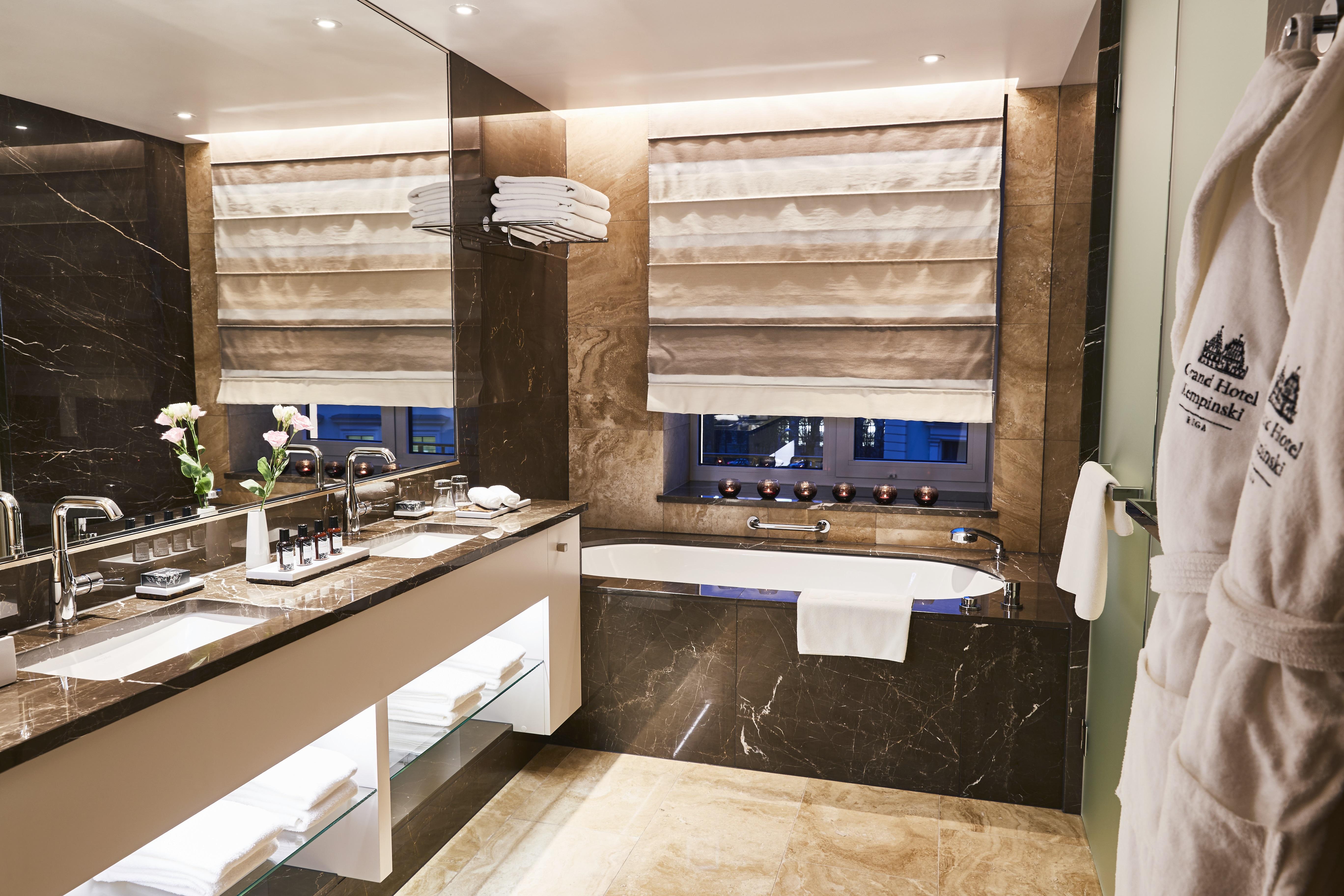 Grand Hotel Kempinski Riga Ngoại thất bức ảnh Bathroom
