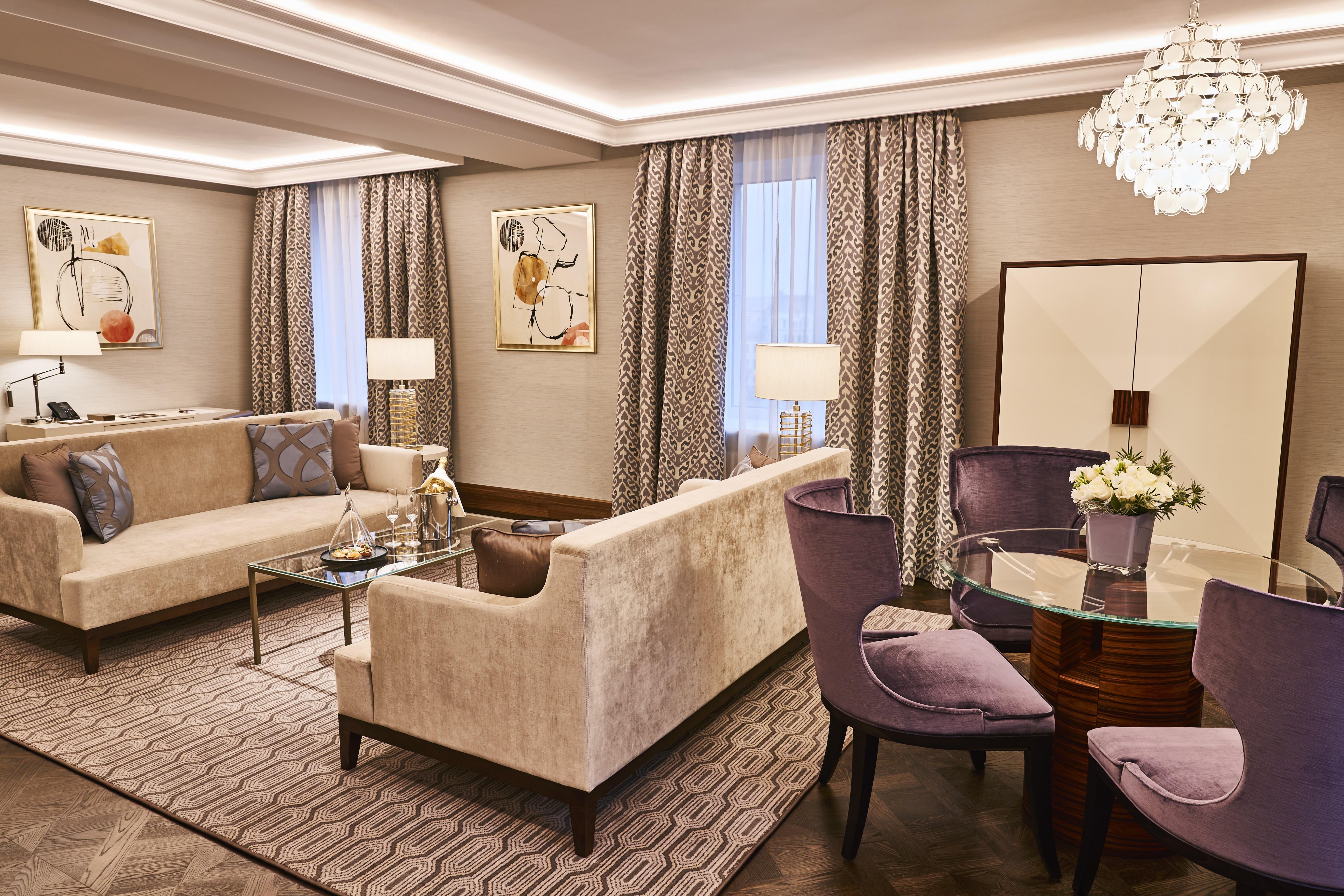 Grand Hotel Kempinski Riga Ngoại thất bức ảnh The living room of a suite at the Ritz