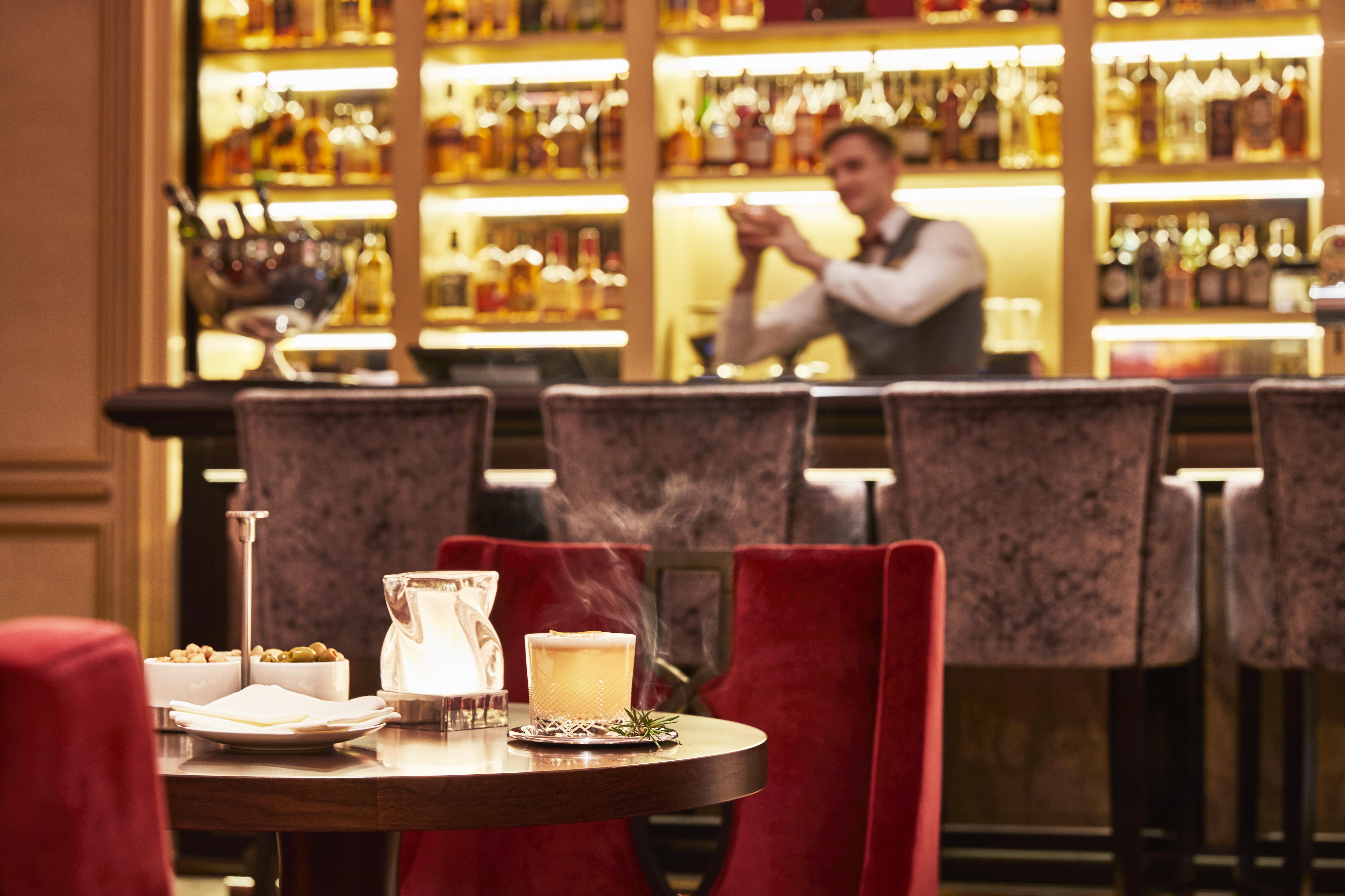 Grand Hotel Kempinski Riga Ngoại thất bức ảnh The bar at the Connaught