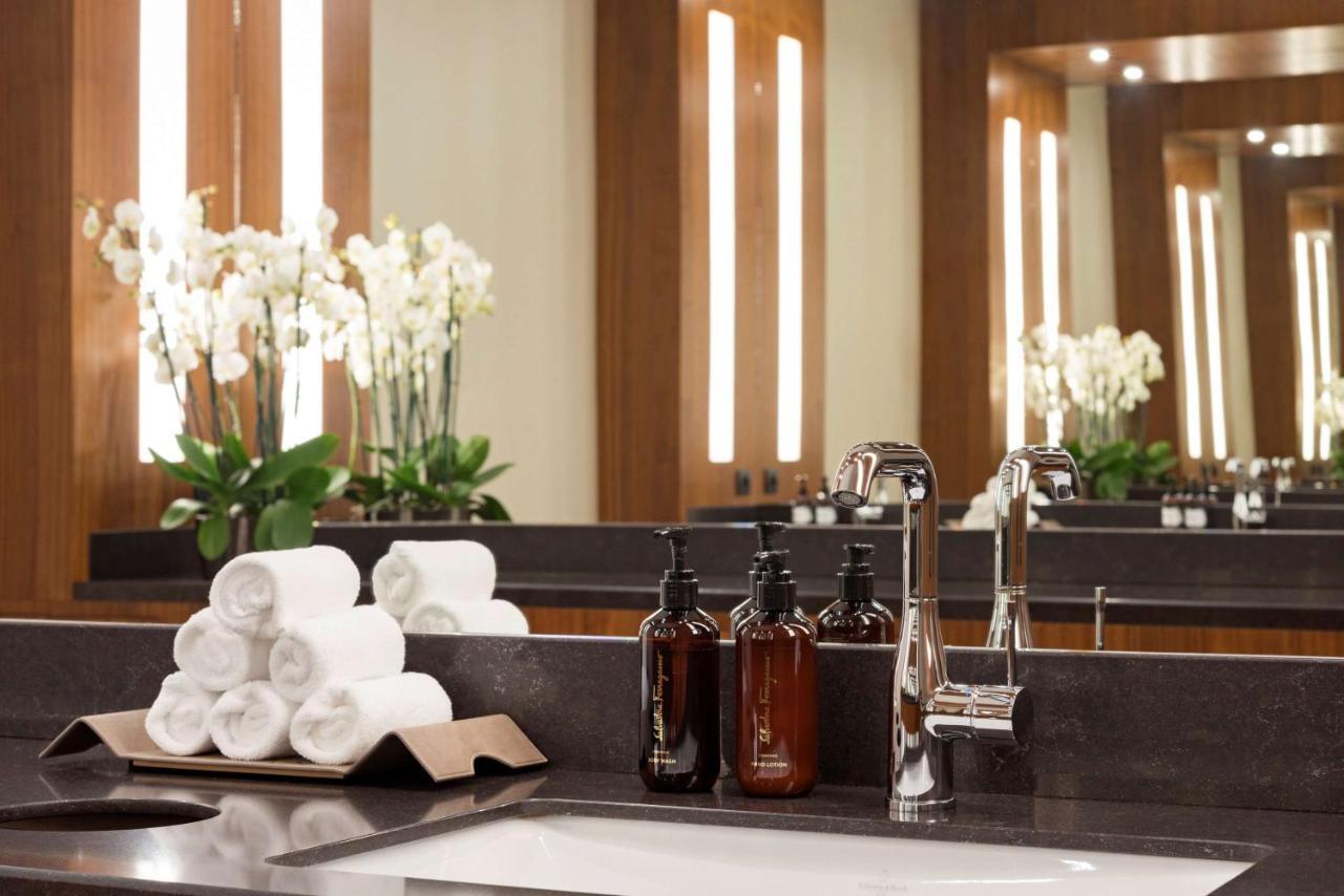 Grand Hotel Kempinski Riga Ngoại thất bức ảnh Bathroom at the Four Seasons Hotel, London