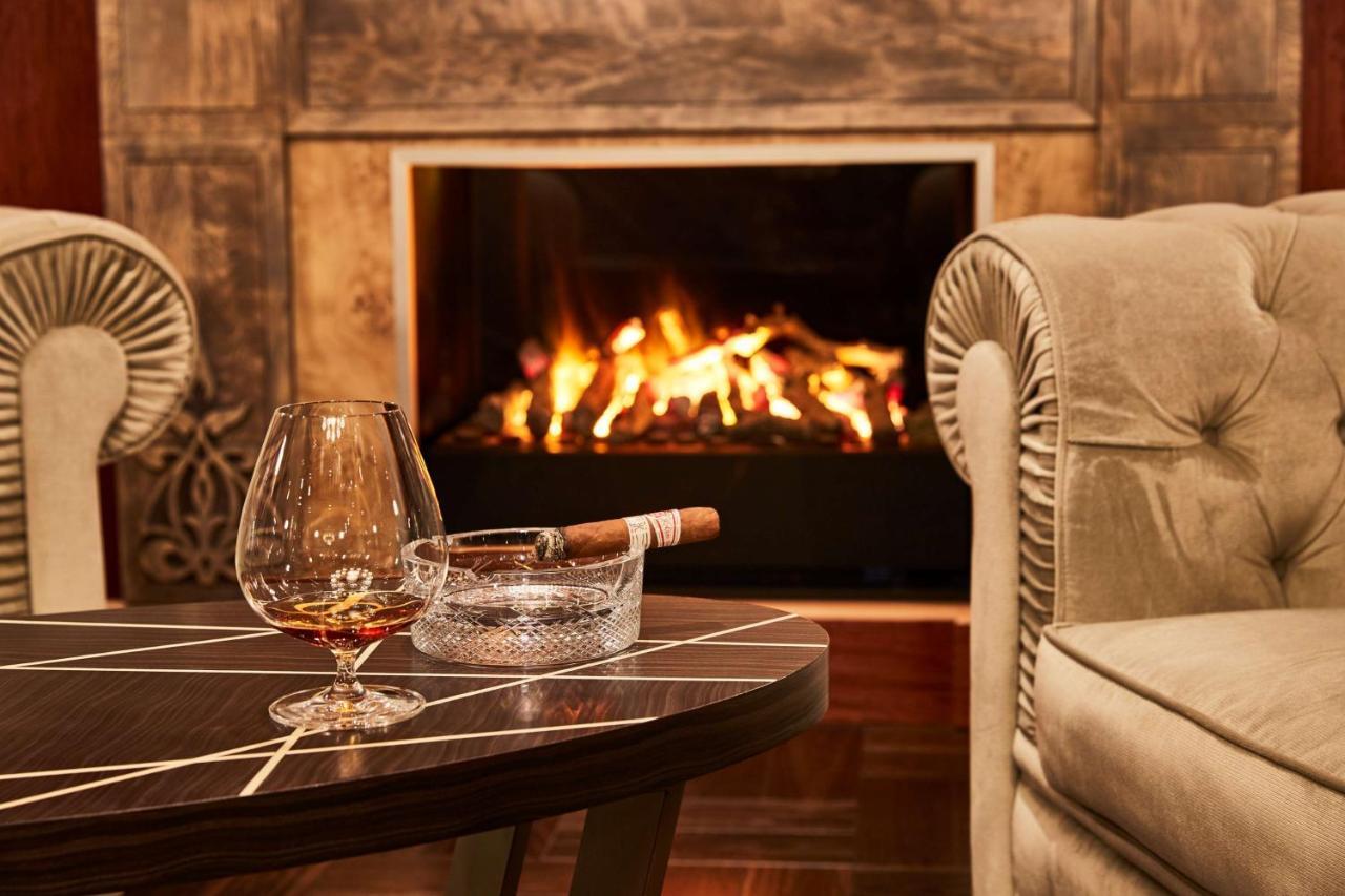 Grand Hotel Kempinski Riga Ngoại thất bức ảnh A fireplace in a home