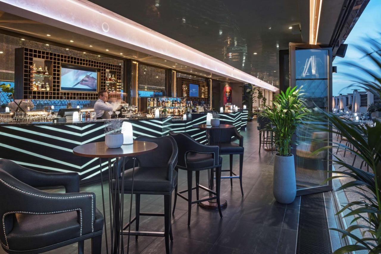 Grand Hotel Kempinski Riga Ngoại thất bức ảnh The bar at the Sky Bar